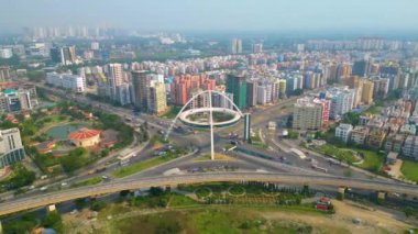 Ana atardamar yolundaki Biswa Bangla kapısı veya Kolkata Kapısı 'nın hava görüntüsü.