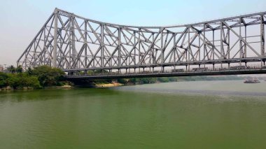 Howrah Köprüsü 'nün havadan görünüşü, bu Batı Bengal, Hindistan' daki Hooghly Nehri üzerinde dengeli bir çelik köprüdür..