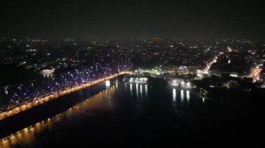 Howrah Köprüsü 'nün havadan görünüşü, bu Batı Bengal, Hindistan' daki Hooghly Nehri üzerinde dengeli bir çelik köprüdür..