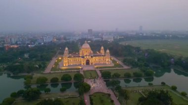 Victoria Anıtı 'nın havadan görünüşü, Orta Kolkata' daki Meydan üzerinde büyük bir mermer anıttır.