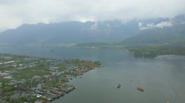 Dal Gölü, Srinagar, Jammu ve Kashmir 'in hava manzarası, Hindistan.