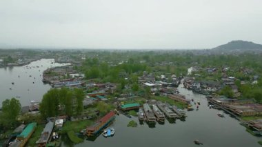 Dal Gölü, Srinagar, Jammu ve Kashmir 'in hava manzarası, Hindistan.