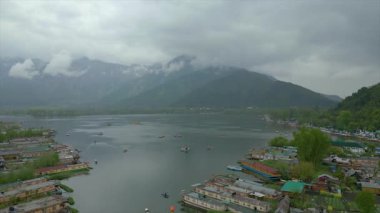 Dal Gölü, Srinagar, Jammu ve Kashmir 'in hava manzarası, Hindistan.