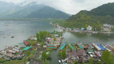 Dal Gölü, Srinagar, Jammu ve Kashmir 'in hava manzarası, Hindistan.