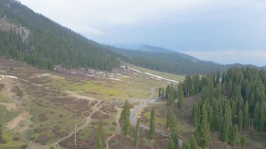 Doodhpathri 'nin Hava Görüntüsü, Jammu ve Kashmir' in Budgam Bölgesi, Hindistan.