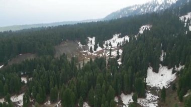 Doodhpathri 'nin Hava Görüntüsü, Jammu ve Kashmir' in Budgam Bölgesi, Hindistan.