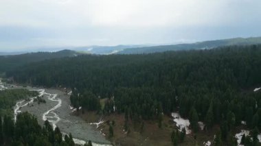Doodhpathri 'nin Hava Görüntüsü, Jammu ve Kashmir' in Budgam Bölgesi, Hindistan.