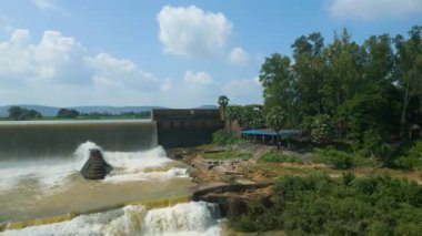 Şelale Rajdari Devdari ve Latif Şah Barajı ve Chandraprabha Gölü Havacılık Manzarası