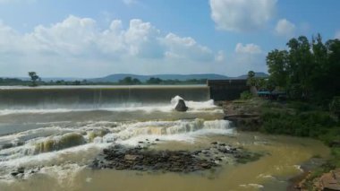 Şelale Rajdari Devdari ve Latif Şah Barajı ve Chandraprabha Gölü Havacılık Manzarası