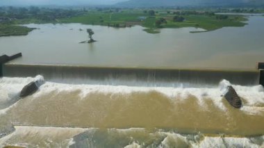 Şelale Rajdari Devdari ve Latif Şah Barajı ve Chandraprabha Gölü Havacılık Manzarası
