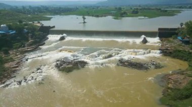 Şelale Rajdari Devdari ve Latif Şah Barajı ve Chandraprabha Gölü Havacılık Manzarası