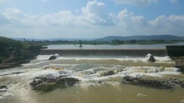 Şelale Rajdari Devdari ve Latif Şah Barajı ve Chandraprabha Gölü Havacılık Manzarası