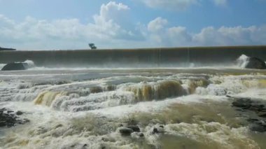 Şelale Rajdari Devdari ve Latif Şah Barajı ve Chandraprabha Gölü Havacılık Manzarası