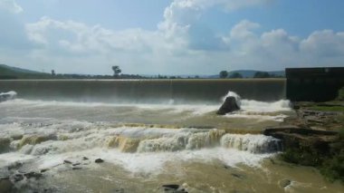 Şelale Rajdari Devdari ve Latif Şah Barajı ve Chandraprabha Gölü Havacılık Manzarası