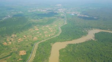 Şelale Rajdari Devdari ve Latif Şah Barajı ve Chandraprabha Gölü Havacılık Manzarası