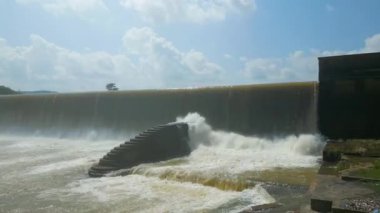 Şelale Rajdari Devdari ve Latif Şah Barajı ve Chandraprabha Gölü Havacılık Manzarası