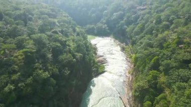 Şelale Rajdari Devdari ve Latif Şah Barajı ve Chandraprabha Gölü Havacılık Manzarası
