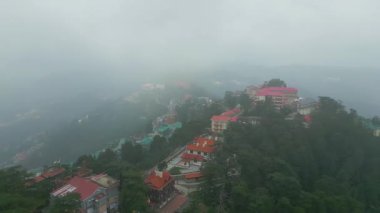 Shimla Hill İstasyonu Hava Görüntüleme AVM Yolu ve Jakho Tapınağı