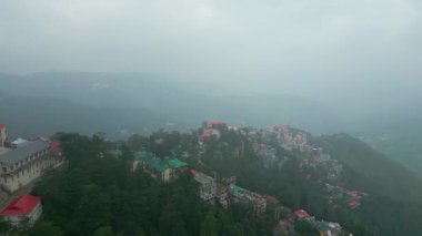 Shimla Hill İstasyonu Hava Görüntüleme AVM Yolu ve Jakho Tapınağı