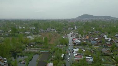 Srinagar 'daki Dal Gölü' nün havadan görünüşü, Hindistan yönetimindeki Kaşmir 'in Jammu ve Kaşmir' in yaz başkenti..