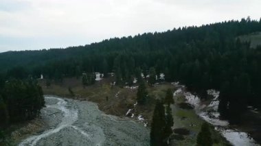Doodhpathri 'nin Hava Görüntüsü, Jammu ve Kashmir' in Budgam Bölgesi, Hindistan.