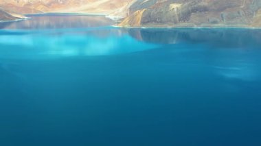 Pangong Gölü 'nün havadan görünüşü Leh Ladakh