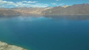 Pangong Gölü 'nün havadan görünüşü Leh Ladakh