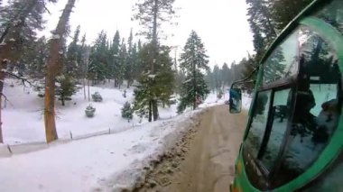 Demiryolundaki ön koltuk ve Kashmir 'deki otobüs yolculuğu ve kar motosikleti gezisi için zaman çizelgesi