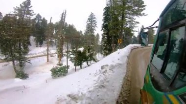 Demiryolundaki ön koltuk ve Kashmir 'deki otobüs yolculuğu ve kar motosikleti gezisi için zaman çizelgesi