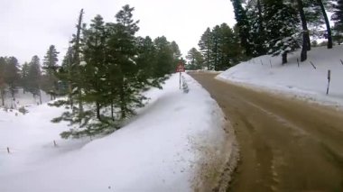 Demiryolundaki ön koltuk ve Kashmir 'deki otobüs yolculuğu ve kar motosikleti gezisi için zaman çizelgesi