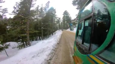 Demiryolundaki ön koltuk ve Kashmir 'deki otobüs yolculuğu ve kar motosikleti gezisi için zaman çizelgesi