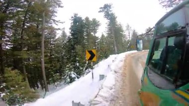 Demiryolundaki ön koltuk ve Kashmir 'deki otobüs yolculuğu ve kar motosikleti gezisi için zaman çizelgesi