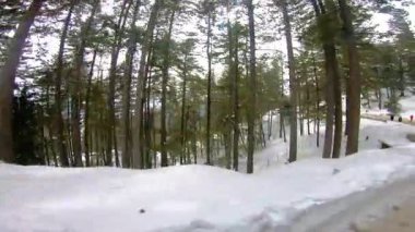 Demiryolundaki ön koltuk ve Kashmir 'deki otobüs yolculuğu ve kar motosikleti gezisi için zaman çizelgesi