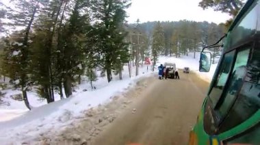 Demiryolundaki ön koltuk ve Kashmir 'deki otobüs yolculuğu ve kar motosikleti gezisi için zaman çizelgesi