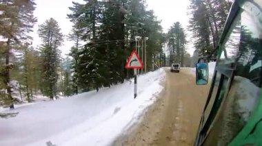 Demiryolundaki ön koltuk ve Kashmir 'deki otobüs yolculuğu ve kar motosikleti gezisi için zaman çizelgesi