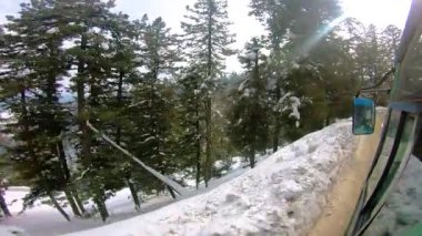 Demiryolundaki ön koltuk ve Kashmir 'deki otobüs yolculuğu ve kar motosikleti gezisi için zaman çizelgesi