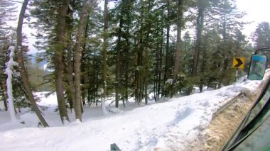 Demiryolundaki ön koltuk ve Kashmir 'deki otobüs yolculuğu ve kar motosikleti gezisi için zaman çizelgesi