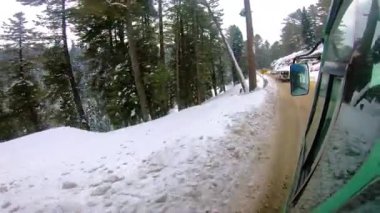 Demiryolundaki ön koltuk ve Kashmir 'deki otobüs yolculuğu ve kar motosikleti gezisi için zaman çizelgesi