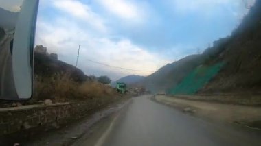 Demiryolundaki ön koltuk ve Kashmir 'deki otobüs yolculuğu ve kar motosikleti gezisi için zaman çizelgesi