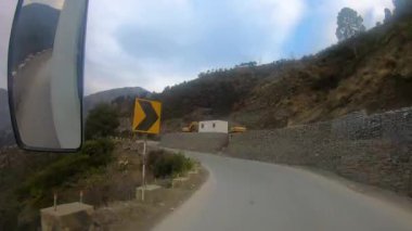 Demiryolundaki ön koltuk ve Kashmir 'deki otobüs yolculuğu ve kar motosikleti gezisi için zaman çizelgesi