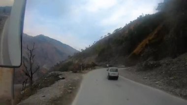 Demiryolundaki ön koltuk ve Kashmir 'deki otobüs yolculuğu ve kar motosikleti gezisi için zaman çizelgesi