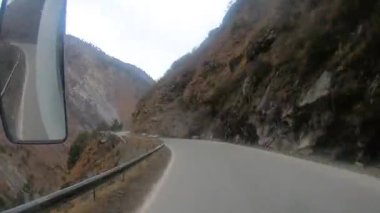 Demiryolundaki ön koltuk ve Kashmir 'deki otobüs yolculuğu ve kar motosikleti gezisi için zaman çizelgesi