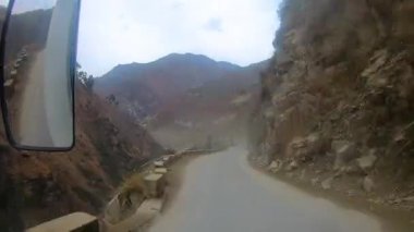 Demiryolundaki ön koltuk ve Kashmir 'deki otobüs yolculuğu ve kar motosikleti gezisi için zaman çizelgesi