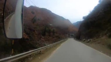 Demiryolundaki ön koltuk ve Kashmir 'deki otobüs yolculuğu ve kar motosikleti gezisi için zaman çizelgesi