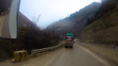 Demiryolundaki ön koltuk ve Kashmir 'deki otobüs yolculuğu ve kar motosikleti gezisi için zaman çizelgesi