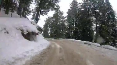 Demiryolundaki ön koltuk ve Kashmir 'deki otobüs yolculuğu ve kar motosikleti gezisi için zaman çizelgesi