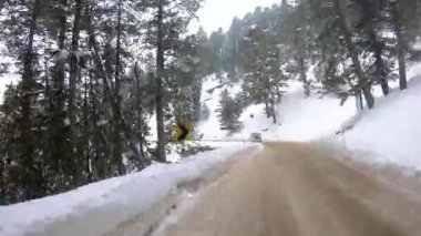 Demiryolundaki ön koltuk ve Kashmir 'deki otobüs yolculuğu ve kar motosikleti gezisi için zaman çizelgesi