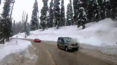 Demiryolundaki ön koltuk ve Kashmir 'deki otobüs yolculuğu ve kar motosikleti gezisi için zaman çizelgesi