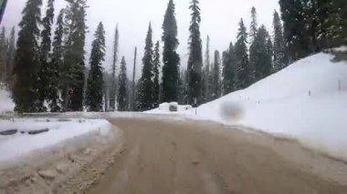 Demiryolundaki ön koltuk ve Kashmir 'deki otobüs yolculuğu ve kar motosikleti gezisi için zaman çizelgesi