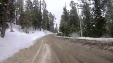 Demiryolundaki ön koltuk ve Kashmir 'deki otobüs yolculuğu ve kar motosikleti gezisi için zaman çizelgesi